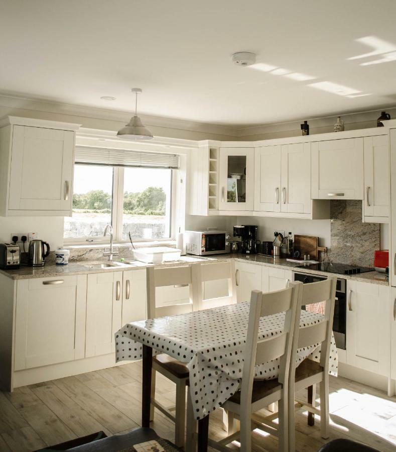 Corrib View Farmhouse ゴールウェイ エクステリア 写真
